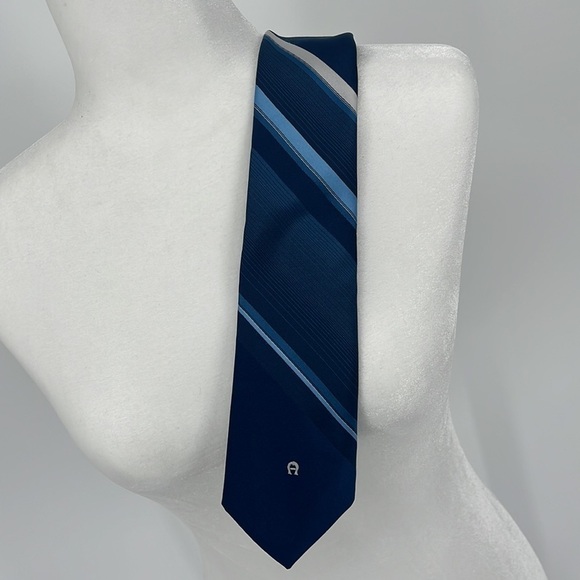 Vintage Etienne Aigner Embroidered Tie Blue - Picture 2 of 10